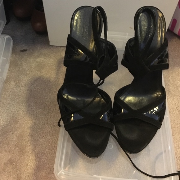 Gucci Suede tie sandals