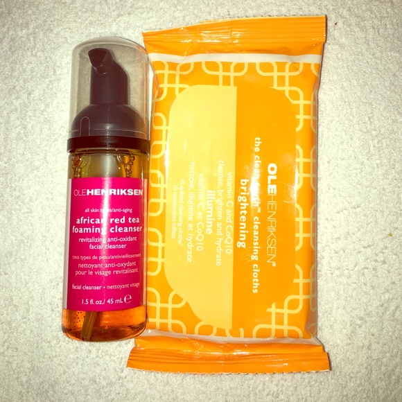 New Never used Ole Henriksen Glow on Go Set of 2