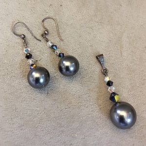 ❤️SALE❤️ 💯%  Black Tahitian pearl earings/pendant