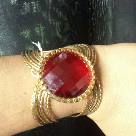 🎀SOLD🎀Gold and Ruby red cuff bracelet
