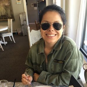 Meet your Posher, Alejandra