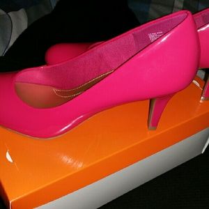 NWT Hot pink pumps
