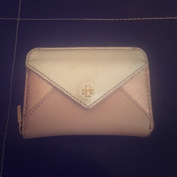 Limited Edition Tory Burch card case!