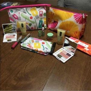 Clinique 2 sets brand new !!