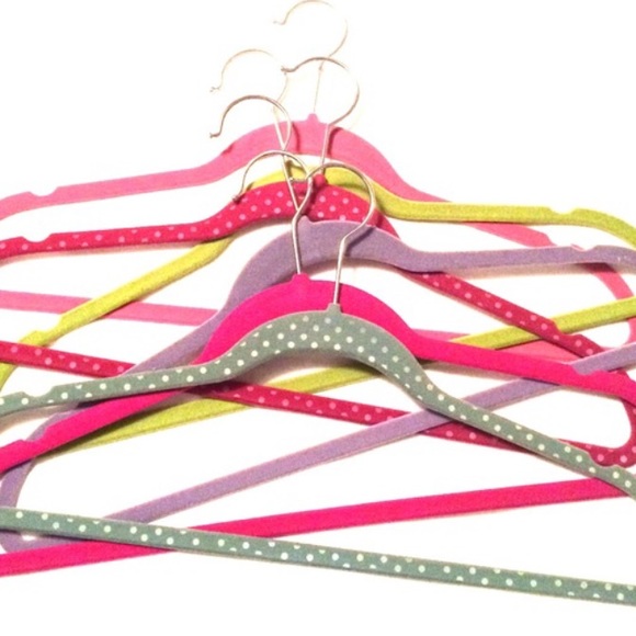 25 Velvet Hangers