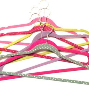 25 Velvet Hangers
