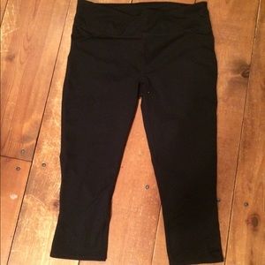 Fabletics capri yoga/workout pants