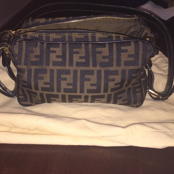 Vintage FENDI Handbag 😍 - Picture 1 of 4