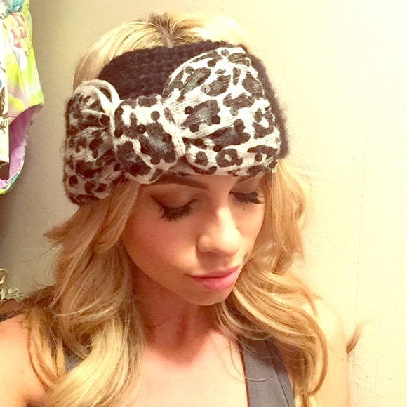 Betsy Johnson headband/ ear warmer