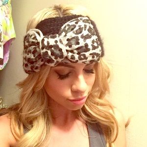 Betsy Johnson headband/ ear warmer