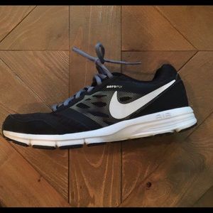 Women's Nike Aeroplay Tennis Shoes