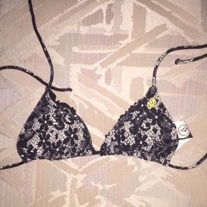 VOLCOM BLACK AND WHITE BIKINI TOP