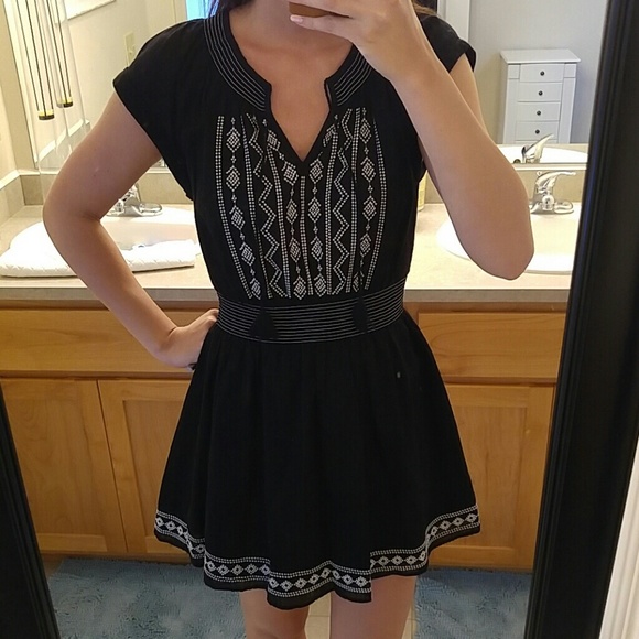 Dresses & Skirts - Gorgeous embroidered dress