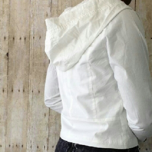 Cropped ZipUp Jacket - Picture 3 of 4