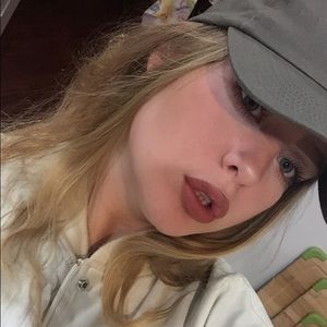 Meet your Posher, Camille