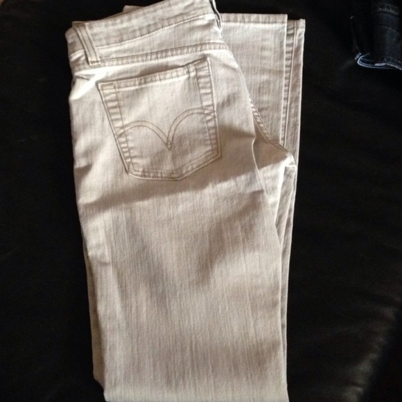 Levi's Jeans 518 - Color Cream (Size 7Jr L=M)