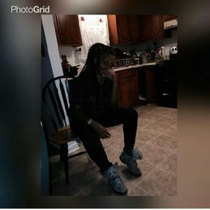 Meet your Posher, Aja