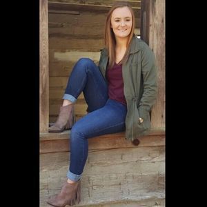 Meet your Posher, Alyssa