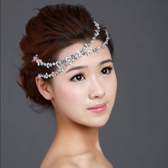 Elegant Silver Jeweled Flower Headband & Necklace - Picture 3 of 3
