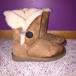 Ugg Chestnut Bailey Button