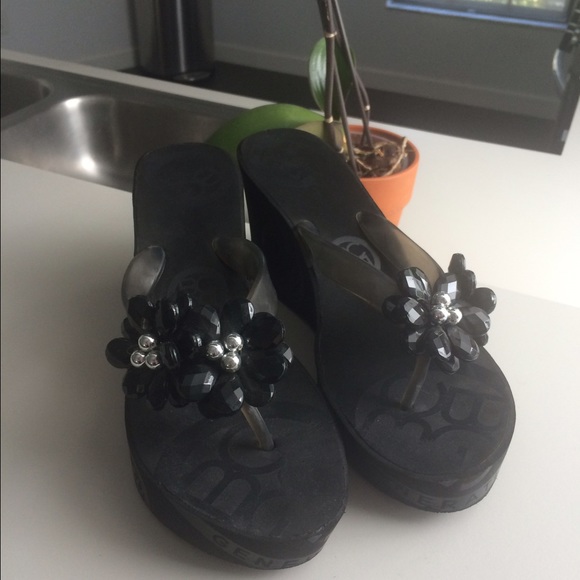 BCBG wedge sandal. Size 7 1/2.