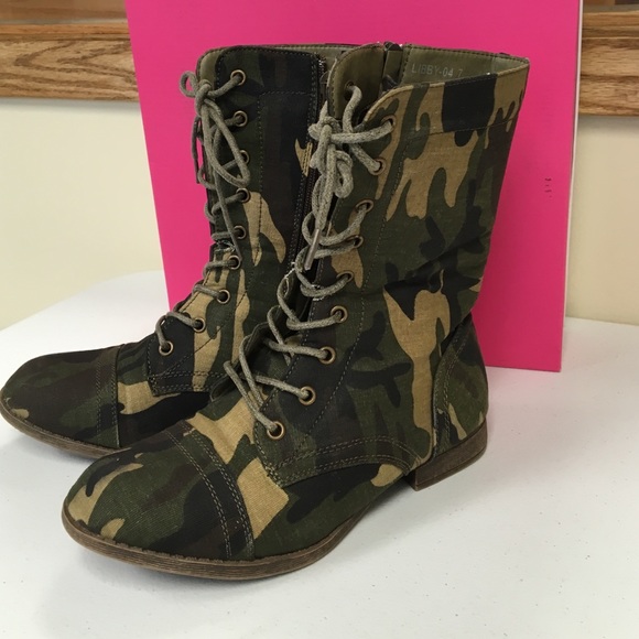 Camo Lace Up Boots