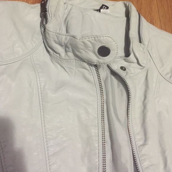 White leather jacket - Picture 2 of 5