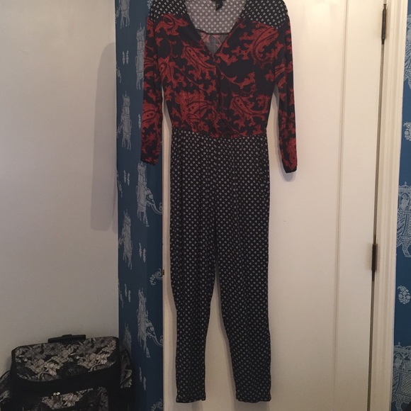 A jumpsuit - Picture 1 of 1