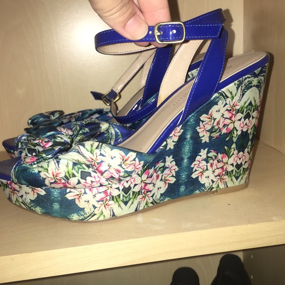 Chinese Laundry wedges sz 8