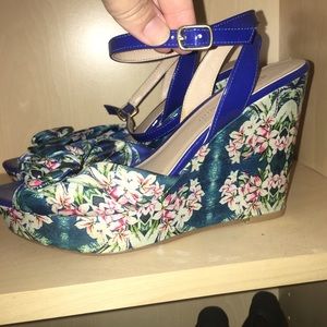 Chinese Laundry wedges sz 8