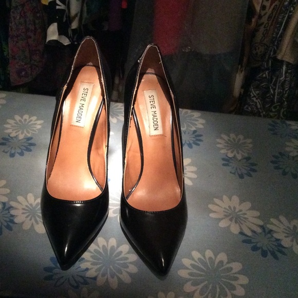 Black Steve Madden pumps