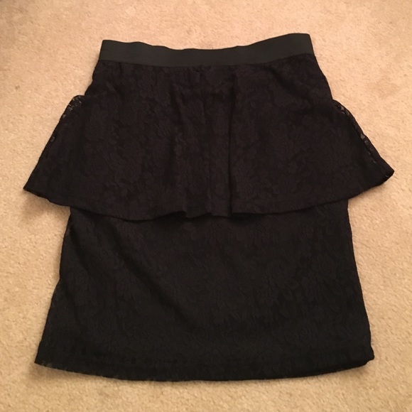 A black lace skirt!
