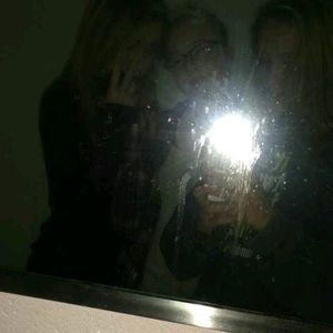 Meet your Posher, Caitlin