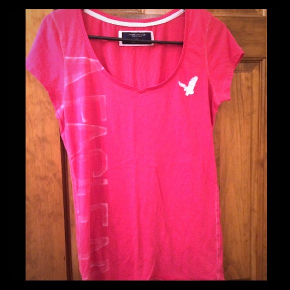 American Eagle V-neck tee