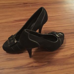 Black W/Silver Buckle High Heel Shoe