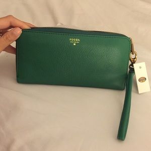NWT Green Leather Fossil Wallet Wristlet