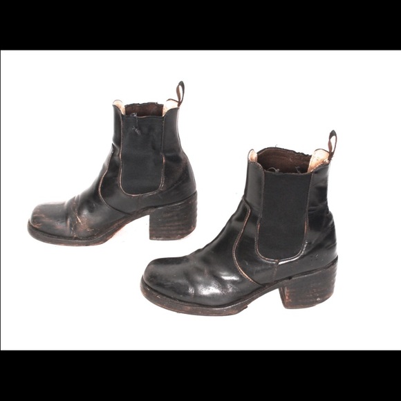 AVAILABLE TO SHIP 12/10 FRYE 1970s vintage boots