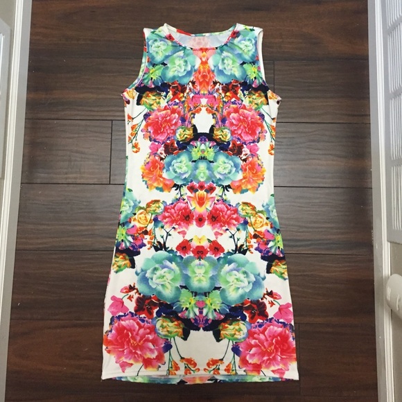 🌺🌼Gorgeous vibrant pattern dress - Picture 1 of 2