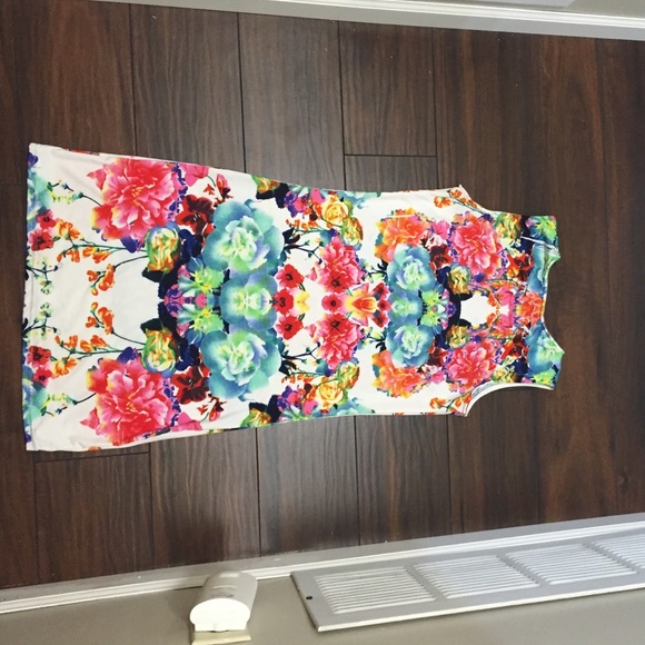 🌺🌼Gorgeous vibrant pattern dress - Picture 2 of 2