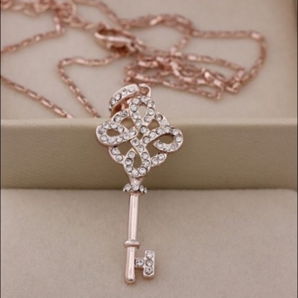 9k Rose Gold Key Necklace. - Picture 2 of 3