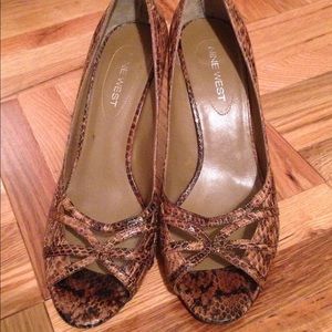 Nine West "snakeskin" peep toe heels, Size 7.5