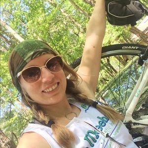 Meet your Posher, Laura