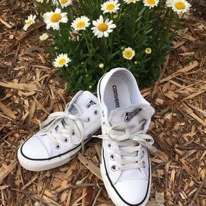 👟👟💕 White Leather Low Top Converse💕👟👟
