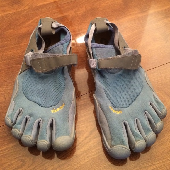 Vibram blue finger shoes, size W40