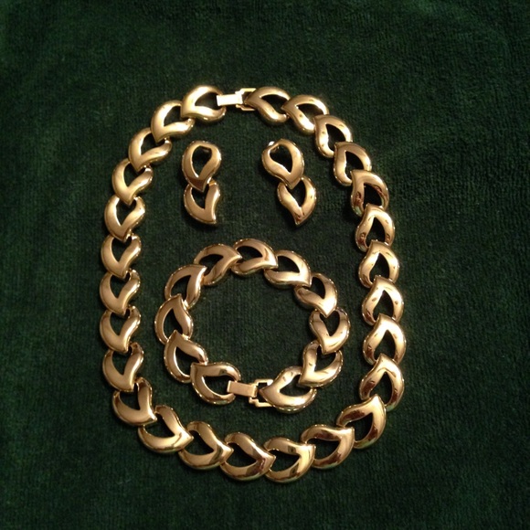 Vintage Matching Necklace Bracelet & Earrings Set