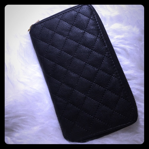 Forever 21 Quilted Black Travel Zipper Wallet