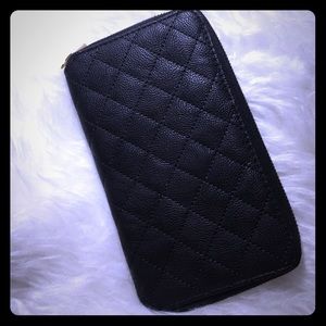 Forever 21 Quilted Black Travel Zipper Wallet