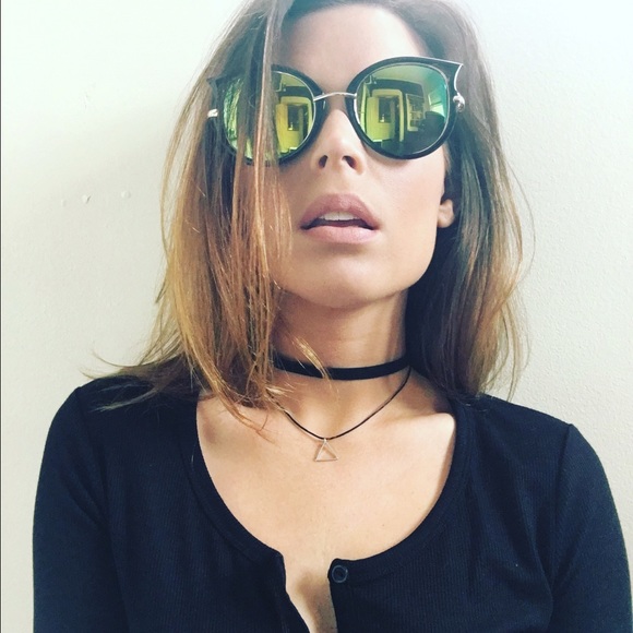 Black Mirrored cat eye Sunnies Sunglasses - Picture 4 of 4