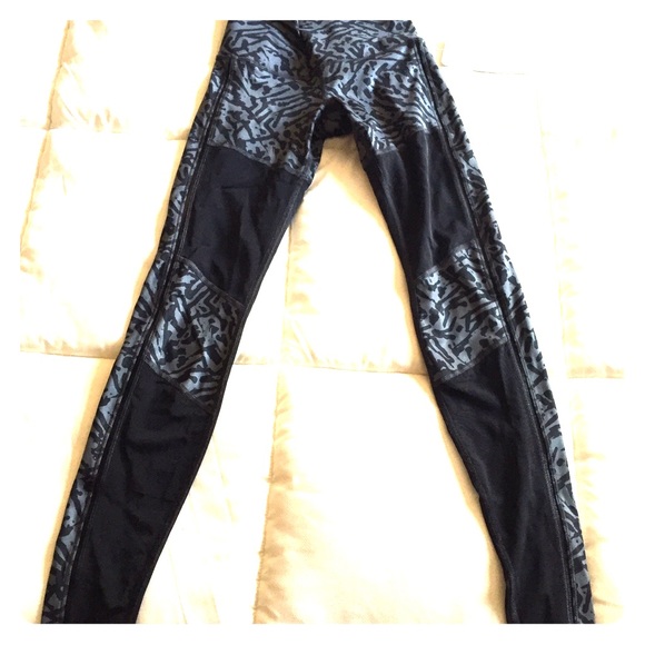 NEW Lululemon hot to street pant Size 2