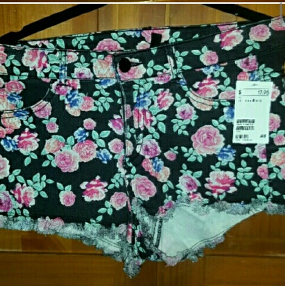 NWT H&M Floral Denim Cutoff Shorts - Picture 3 of 3